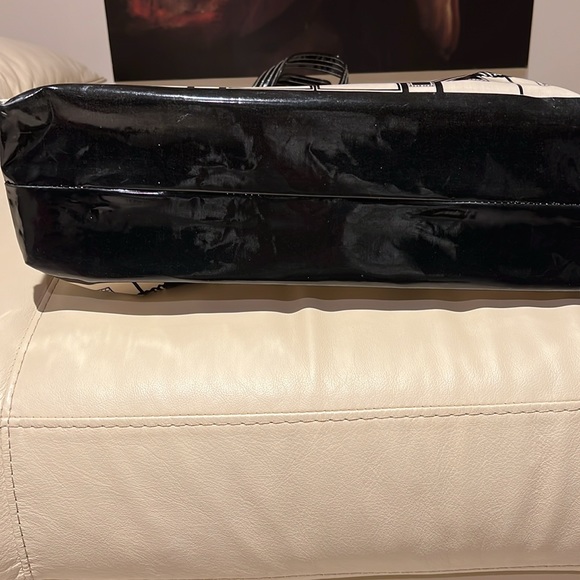 Harrods of London shopping bag. - Picture 3 of 5